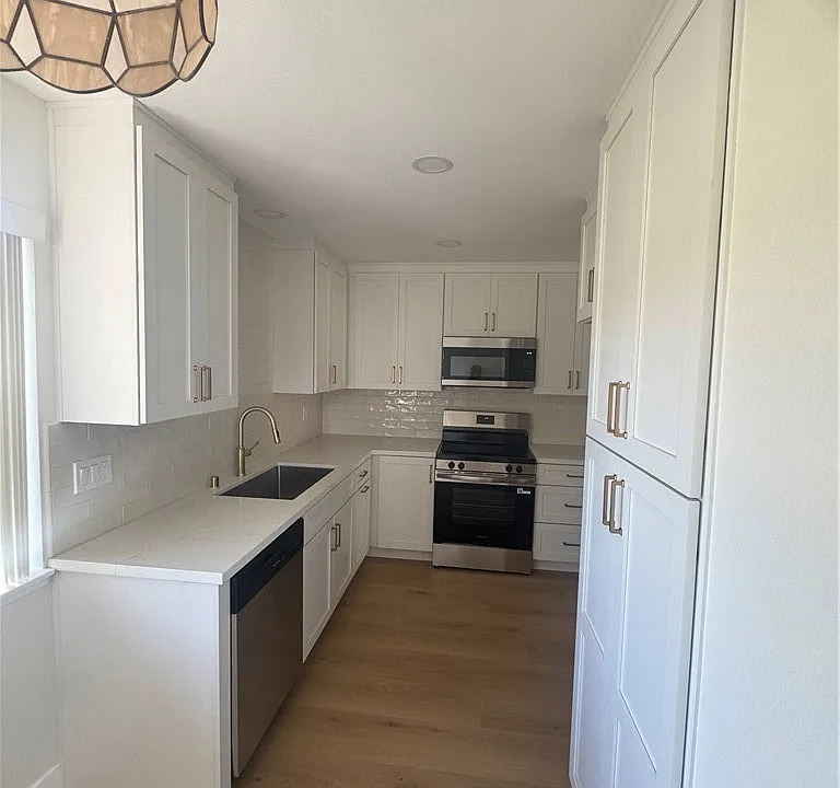 151 W Bay Blvd