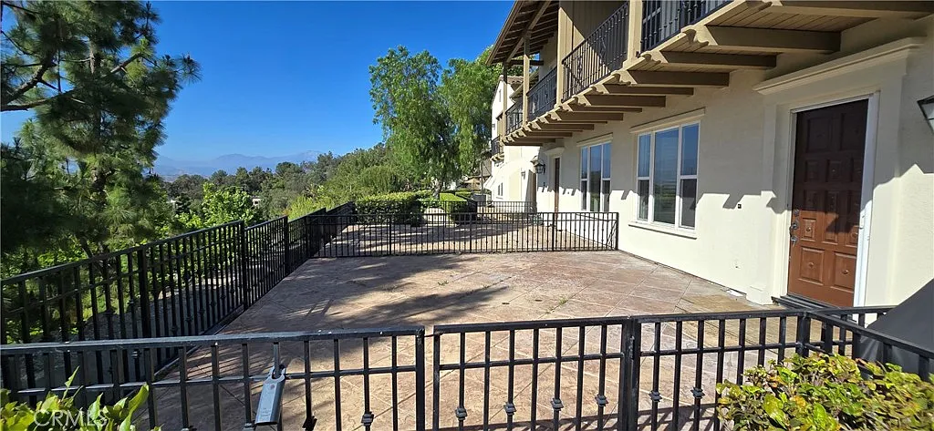 2 bed, 2.5 bath, 1619 sqft, $3,500 — Photo 2