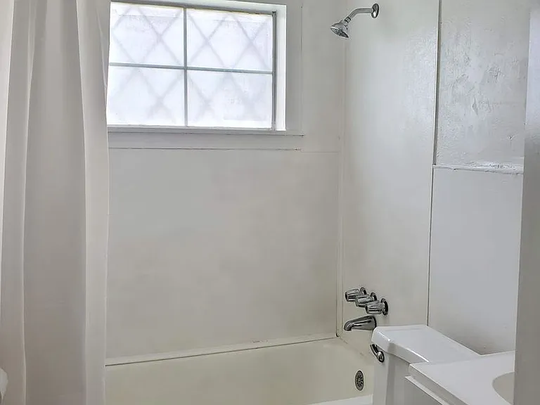 231 Lincoln Dr — Photo 4