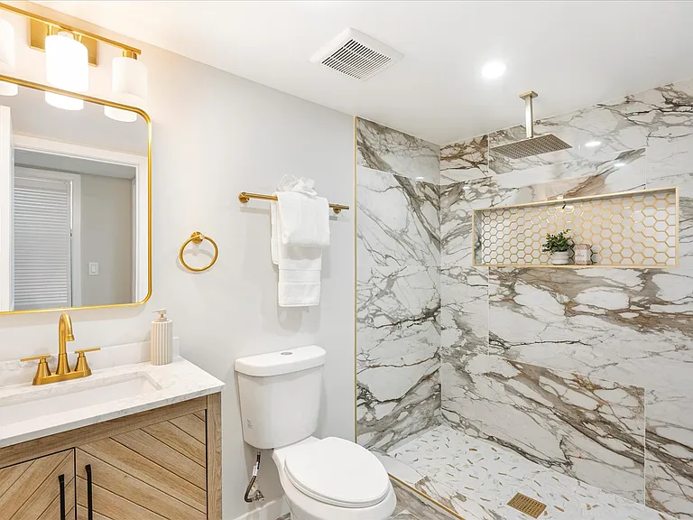 1500 E Lanvale St — Photo 12