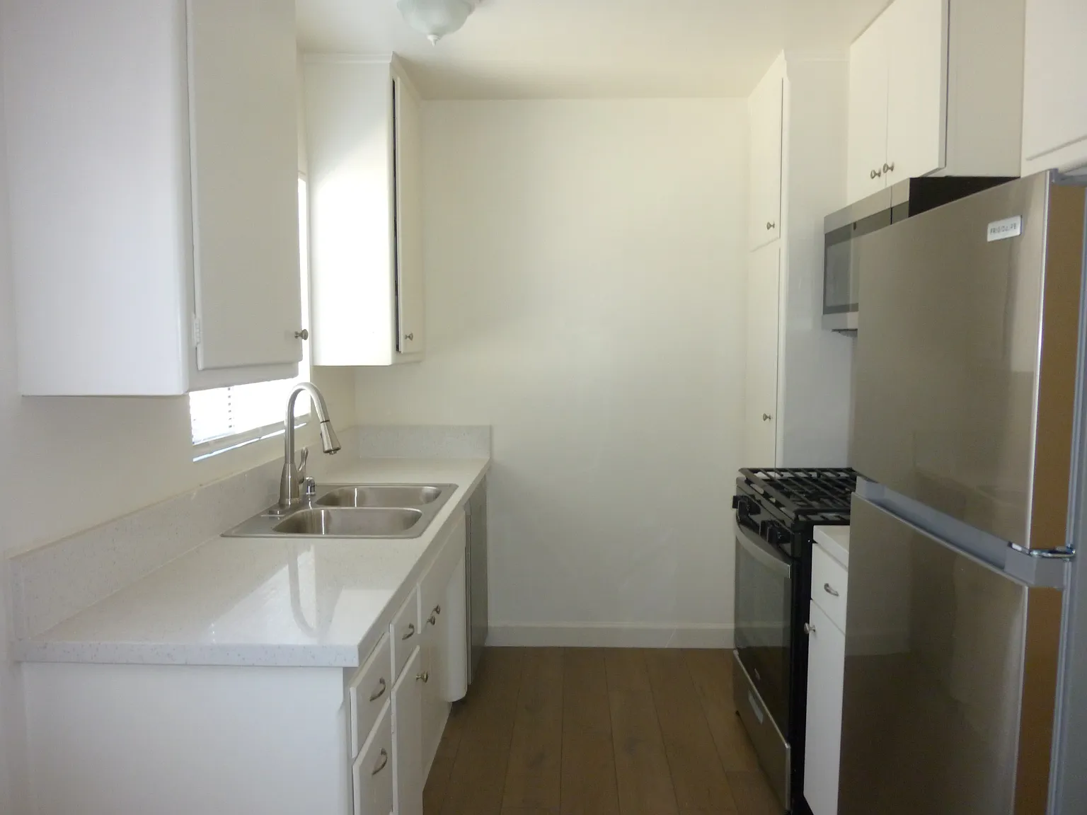 1 bed, 700 sqft, $1,900 — Photo 4