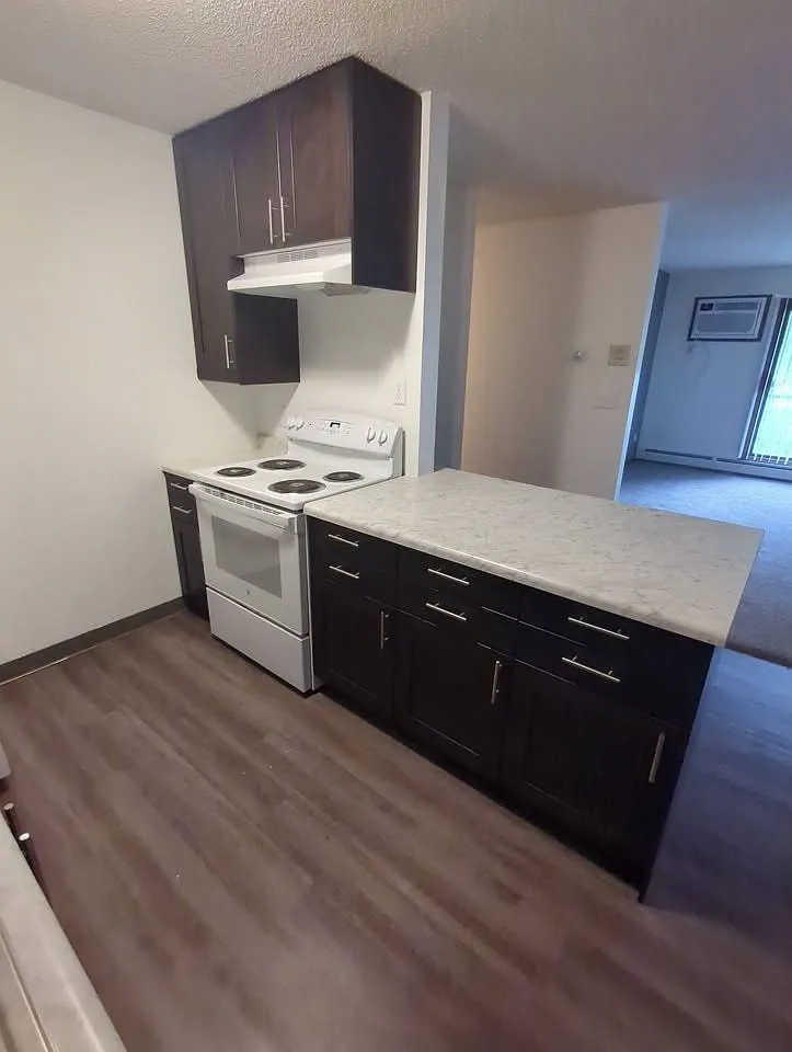 Regency East Apartments — Photo 3