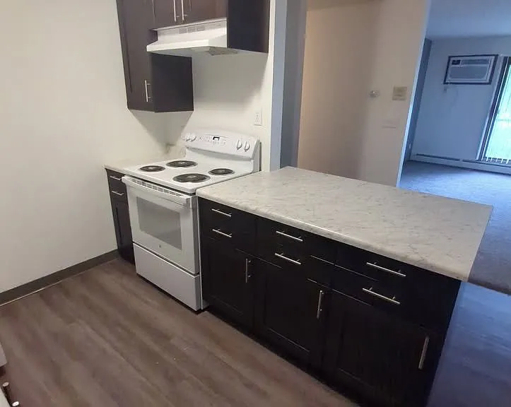 Regency East Apartments — Photo 3