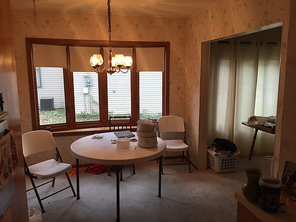 4th image of 1121 Roosevelt Ave