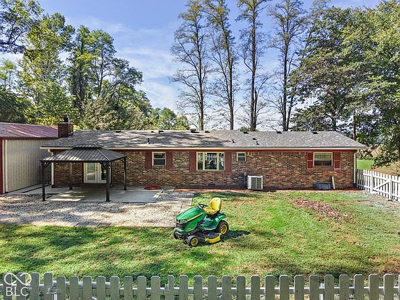 4th image of 2049 N Blue Bluff Rd