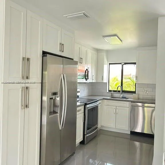9337 SW 6th Ter #0 — Photo 4