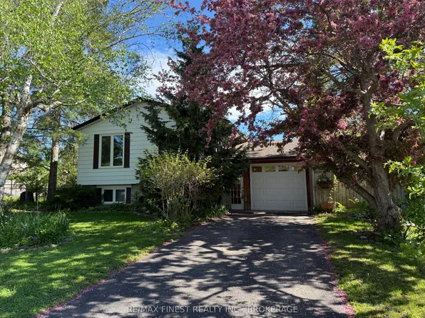798 Danbury Rd, Kingston, ON K7M 6T4