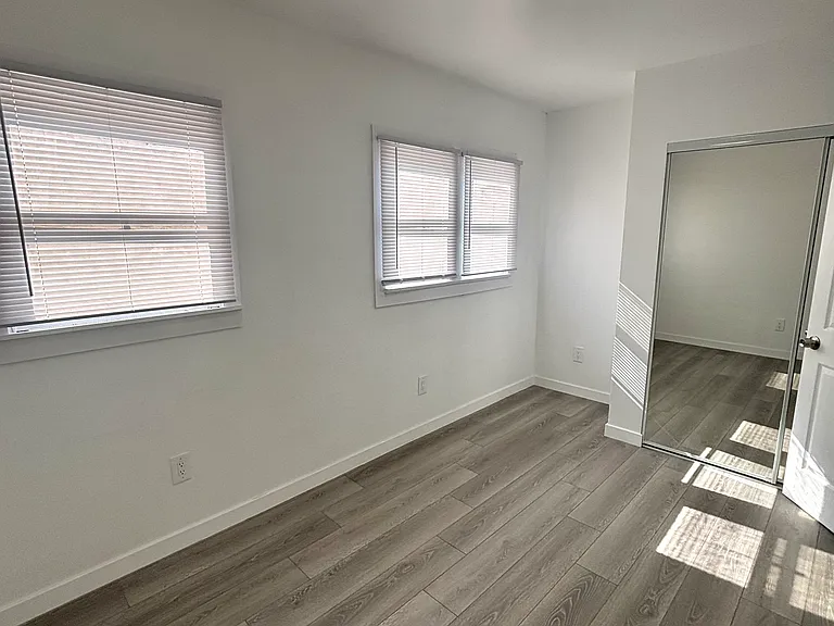 1956 1/2 Park Grove Ave #1 — Photo 13