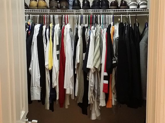 1st Mas Bed Walk-in Closet