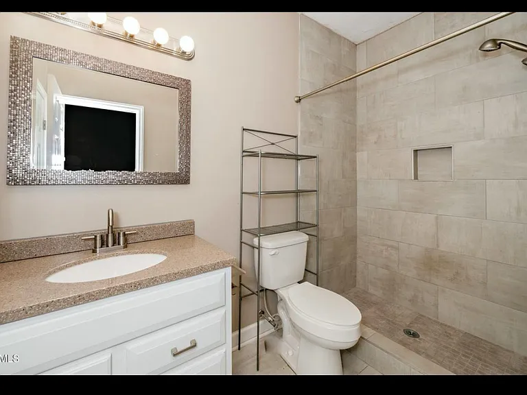Winterpointe Ln — Photo 10