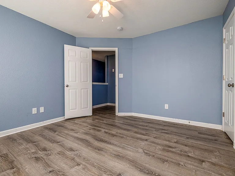 7713 Cortlandt Pl — Photo 33