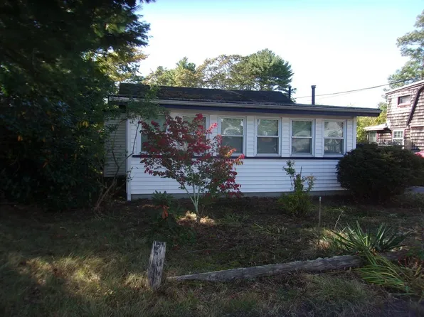 22 Fearing St, Buzzards Bay, MA 02532
