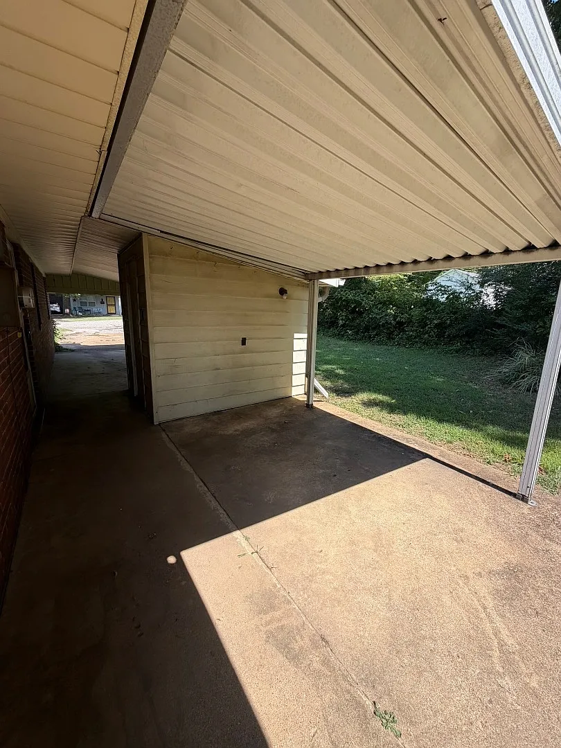 101 Oakwood St — Photo 4