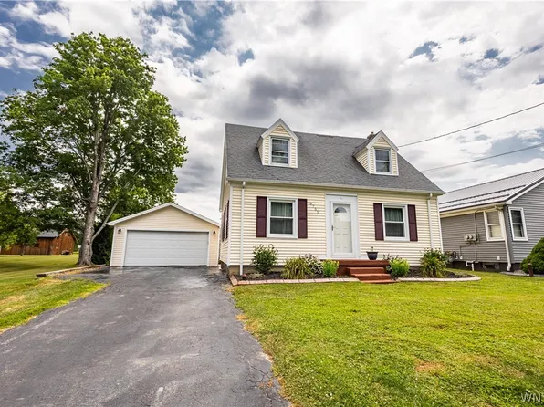 6751 E Eden Rd, Hamburg, NY 14075