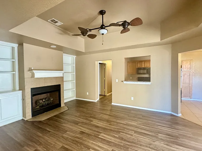421 Sterling Pointe Way — Photo 3