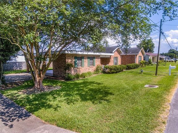 3rd image of 200 Parker Ln