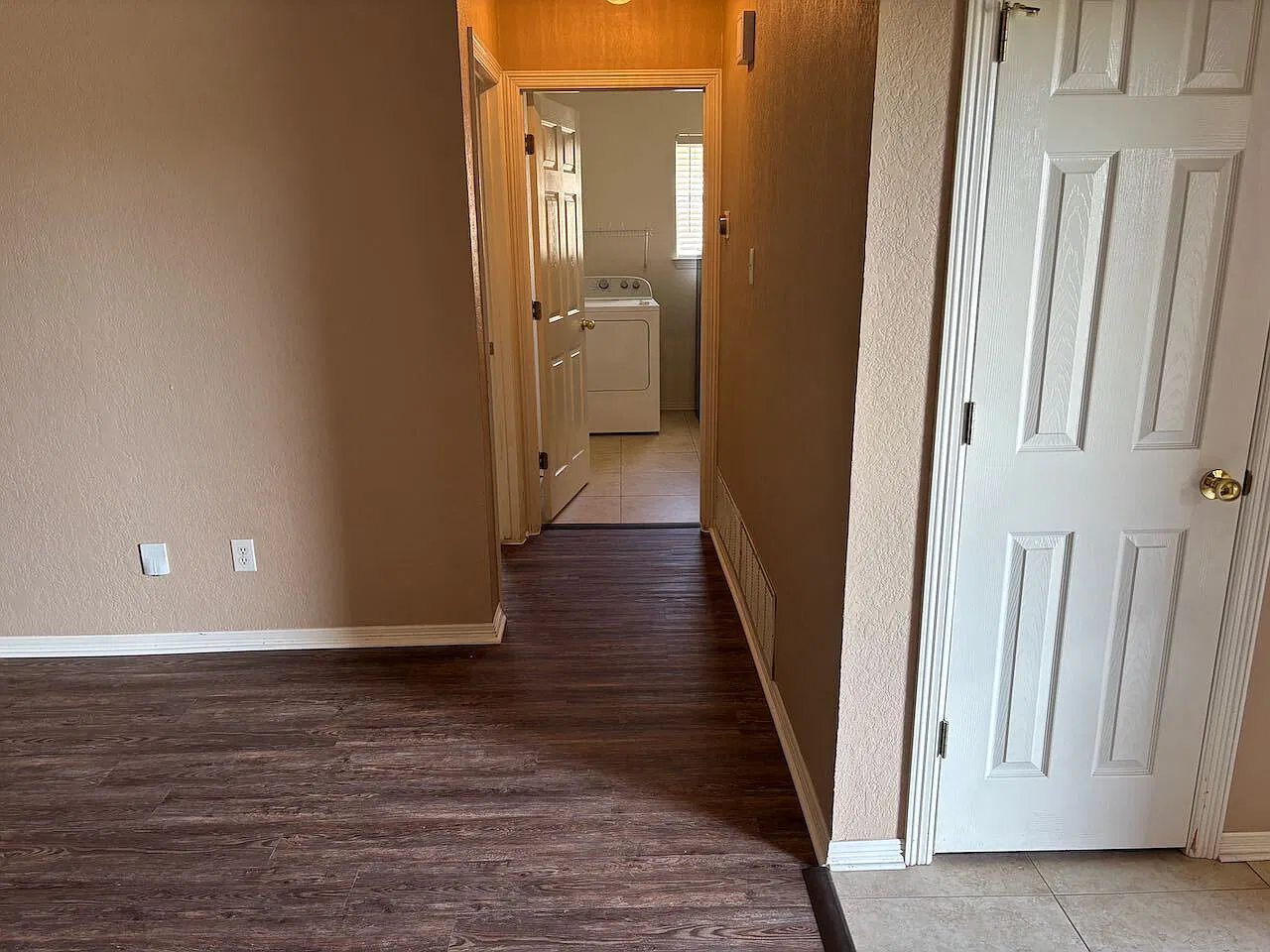 3 bed, 2.0 bath, 1715 sqft, $1,895 — Photo 3