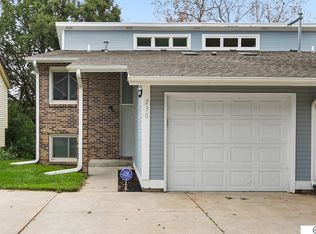 230 Parkside Ln, Lincoln, NE 68521