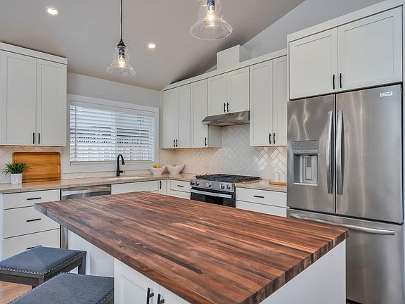 5th image of 479 Shannon Way