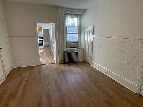 4th image of 165 Green Ln #1