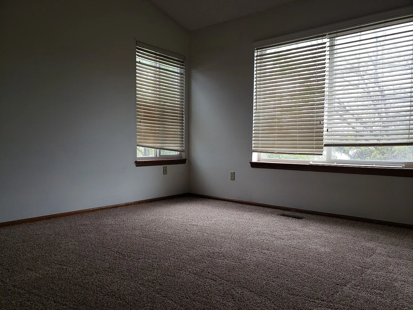 4 Bedroom Home in Old Farm — Photo 4
