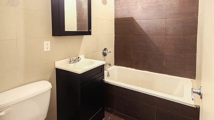 Rented by Nooklyn NYC LLC | media 45