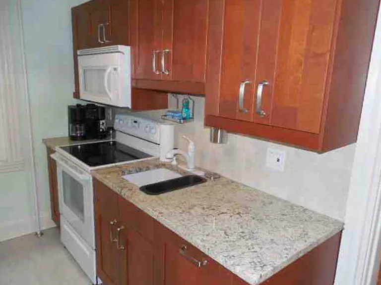6 Sutherland Rd #33 — Photo 8