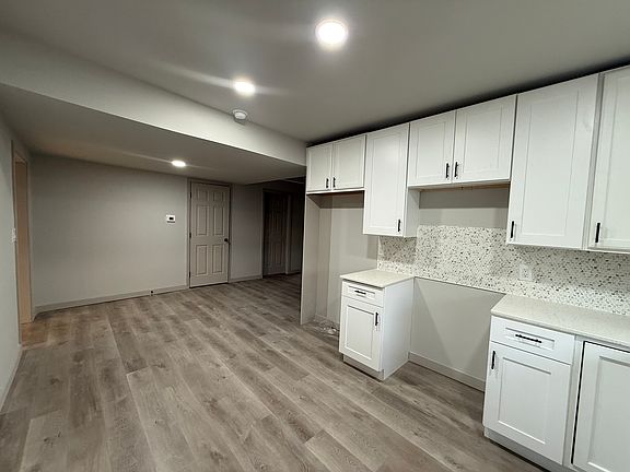 2nd image of 238 N George St