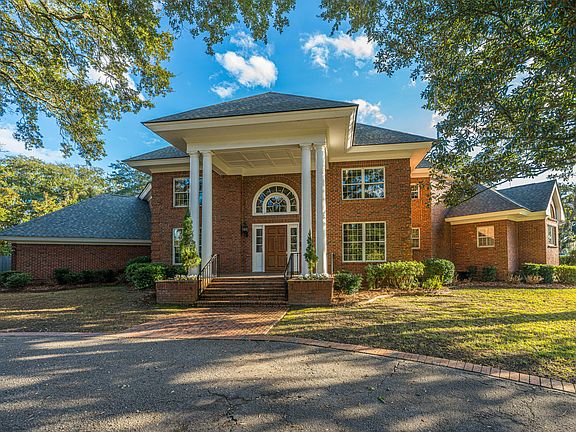 3rd image of 235 Country Club Ln