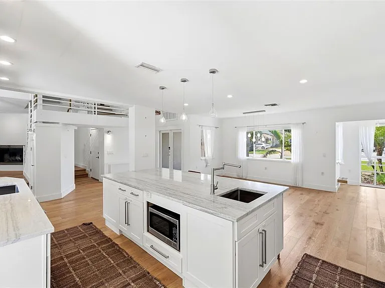 141 Giralda Blvd NE — Photo 12