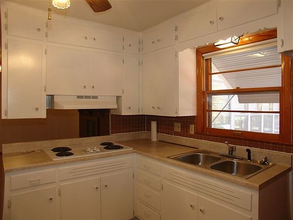 4th image of 1408 N Broadway St