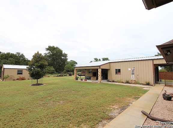 3rd image of 77 Oak Fields Dr