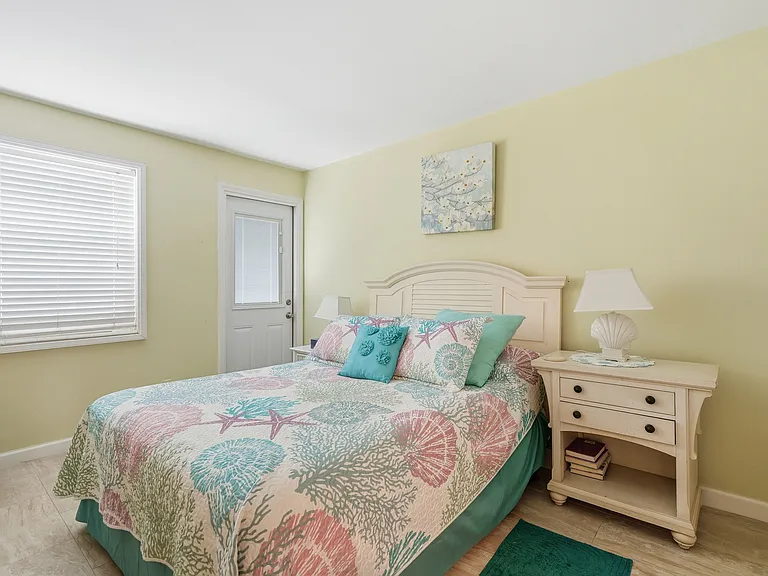 1065 Gulf Shore Blvd N #1 — Photo 31