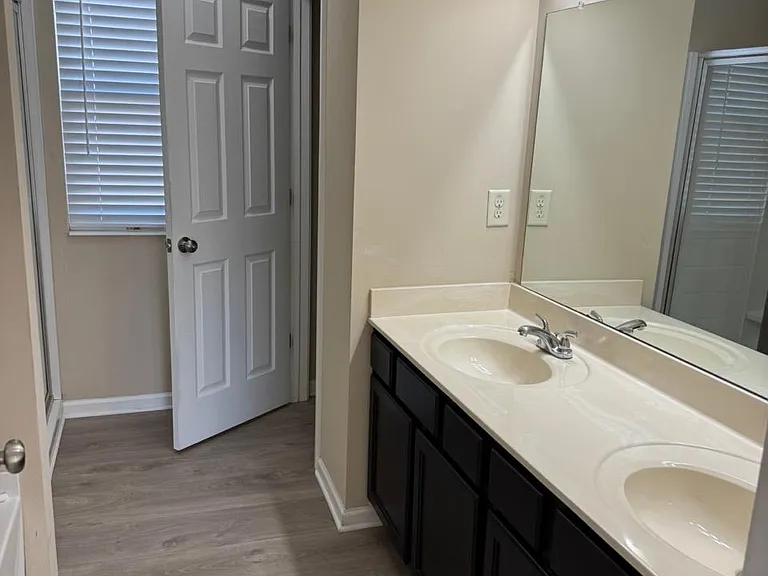 1620 Shire Village Dr — Photo 37