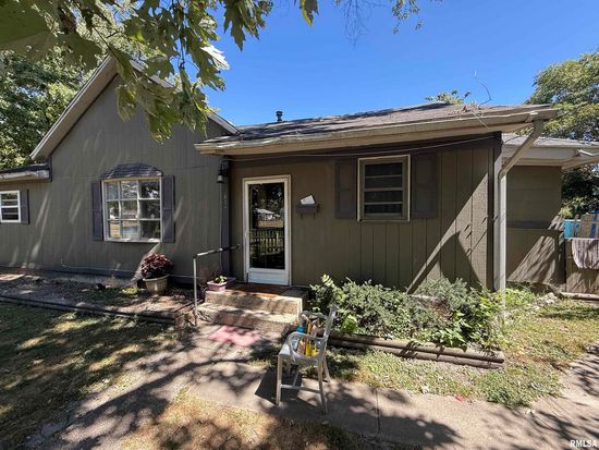 617 N Walnut St, Centralia, IL 62801