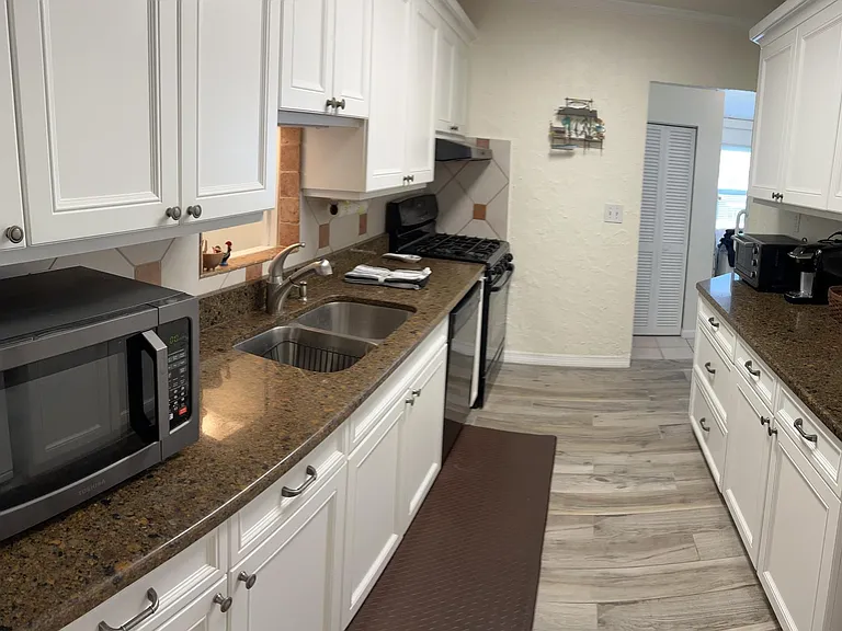 573 Tarawitt Dr — Photo 16