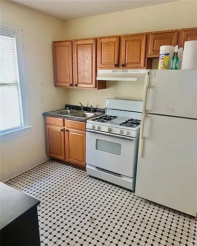 1 bed, 1.0 bath, 629 sqft, $900 — Photo 2