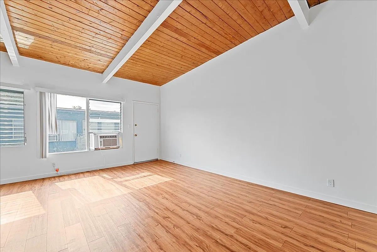 Building Photo - 6114 Cahuenga Blvd #10