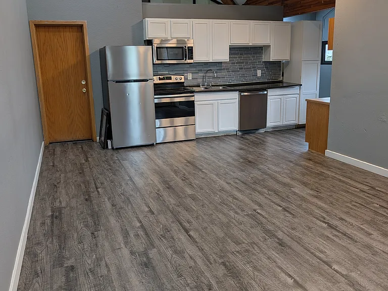 689 Center Cir #B — Photo 1