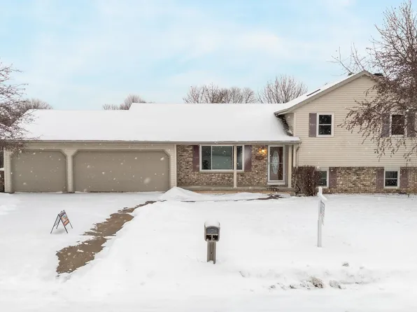 1249 Fieldview Dr, Menasha, WI 54952
