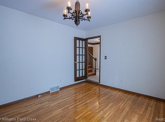 4th image of 2643 Belle View Dr