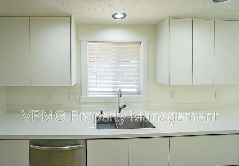 19505 NE 11th St — Photo 10