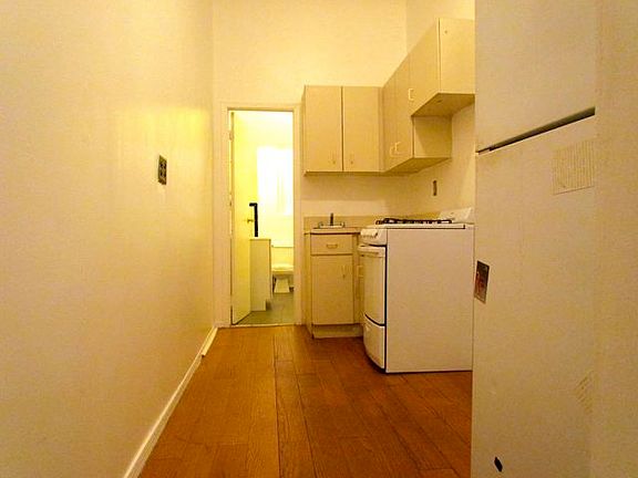 3rd image of 98 Charlton St APT 1