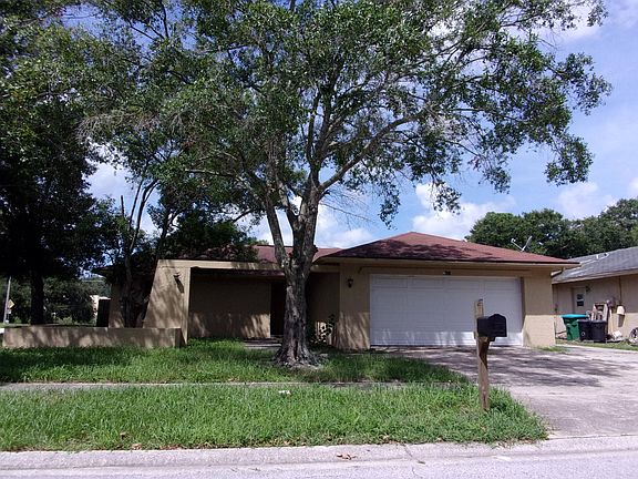 3rd image of 3209 Carriage Dr