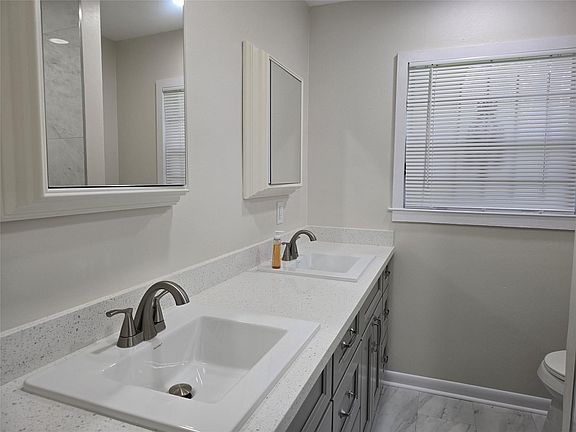 4th image of 10518 Royal Oaks Dr