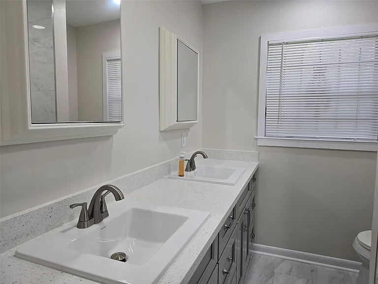10518 Royal Oaks Dr — Photo 4