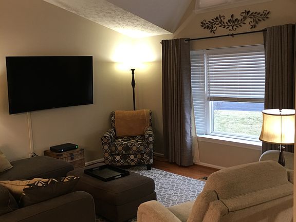 3rd image of 22150 Stablehouse Dr