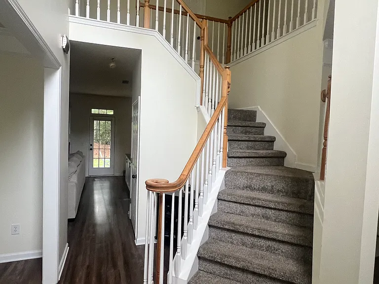 10295 Medridge Cir — Photo 2