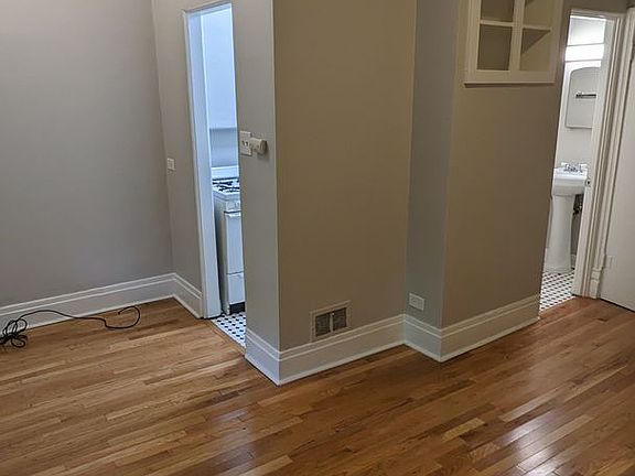 5th image of 1631 Race St APT 2