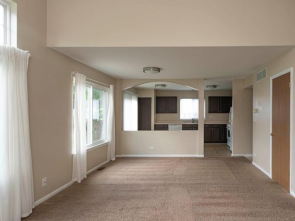 3rd image of 4520 Rolling Hills Dr